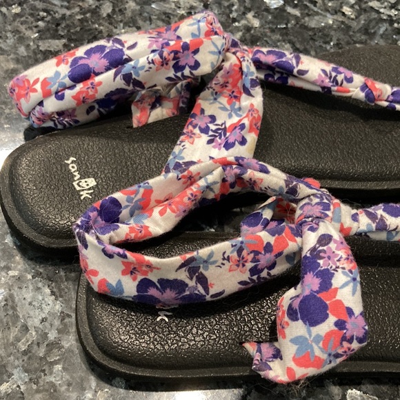 Sanuk 9/10 yoga mat sandals - Picture 2 of 3